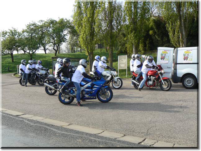 2011-04-17-MOTOS-ROSES-ESPOIR-CANCER-008.jpg