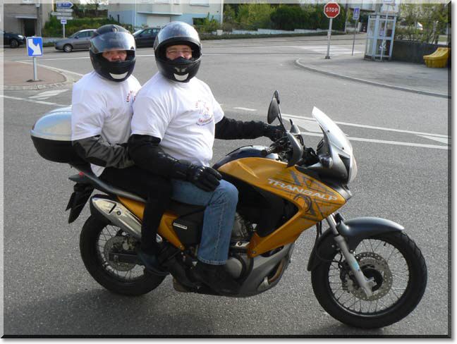 2011-04-17-MOTOS-ROSES-ESPOIR-CANCER-076.jpg