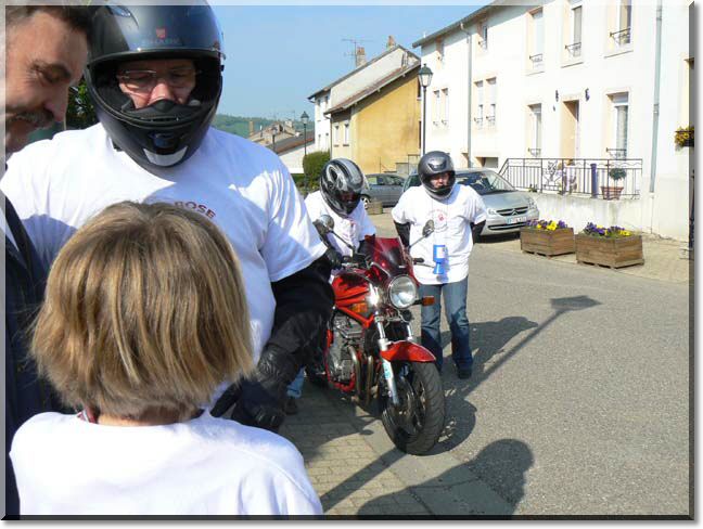 2011-04-17-MOTOS-ROSES-ESPOIR-CANCER-159.jpg