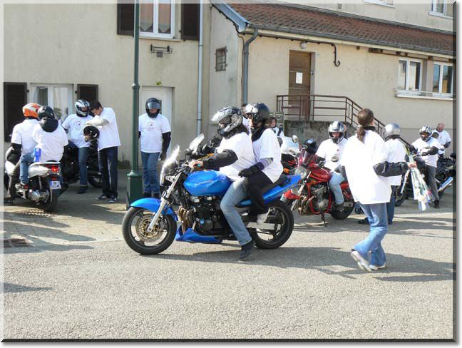 2011-04-17-MOTOS-ROSES-ESPOIR-CANCER-165.jpg