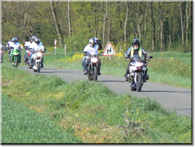 2011-04-17-MOTOS-ROSES-ESPOIR-CANCER-168.jpg