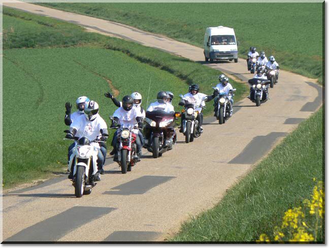 2011-04-17-MOTOS-ROSES-ESPOIR-CANCER-211.jpg