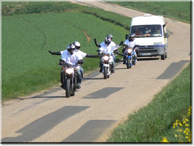 2011-04-17-MOTOS-ROSES-ESPOIR-CANCER-215.jpg